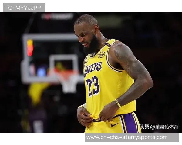 老詹被cue瞬间引发小卡幽默回应杯中轩尼诗引发媒体热议 老詹被cue瞬间引发小卡幽默回应杯中轩尼诗引发媒体热议