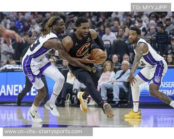 米切尔下半场表现低迷12投仅5中全场仅得15分球队遭遇失利 米切尔下半场表现低迷12投仅5中全场仅得15分球队遭遇失利